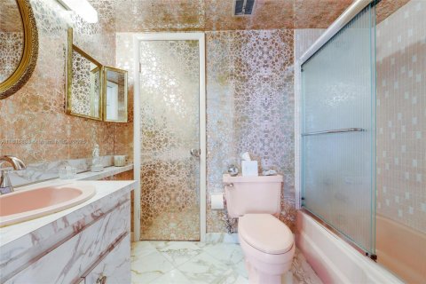 Condo in Miami, Florida, 2 bedrooms  № 1821650 - photo 17