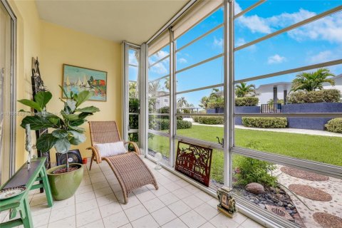 Condo in Miami, Florida, 2 bedrooms  № 1821650 - photo 3