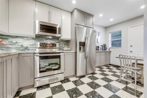 Condo in Miami, Florida, 2 bedrooms  № 1821650 - photo 14