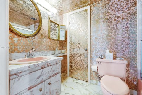 Condo in Miami, Florida, 2 bedrooms  № 1821650 - photo 16