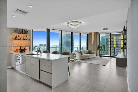 Condo in Miami, Florida, 3 bedrooms  № 1955895 - photo 9