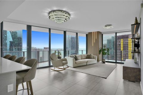 Condo in Miami, Florida, 3 bedrooms  № 1955895 - photo 1