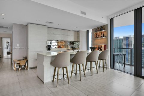 Condo in Miami, Florida, 3 bedrooms  № 1955895 - photo 10