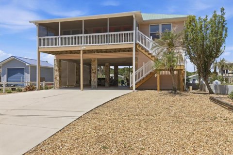 House in Crystal River, Florida 3 bedrooms, 111.48 sq.m. № 2097784