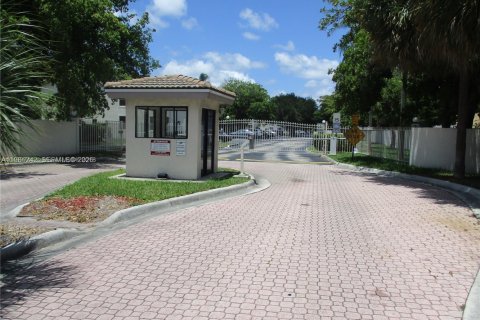 Condo in Oakland Park, Florida, 2 bedrooms  № 2024293 - photo 2