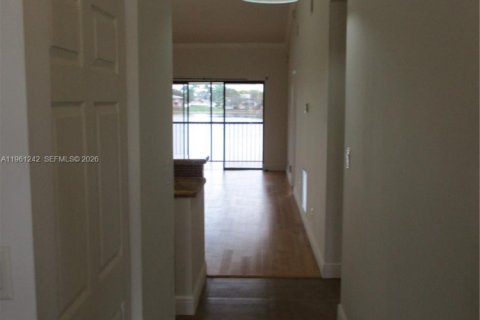 Condo in Oakland Park, Florida, 2 bedrooms  № 2024293 - photo 8