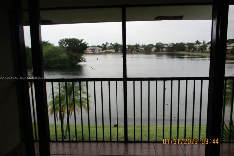 Condo in Oakland Park, Florida, 2 bedrooms  № 2024293 - photo 24