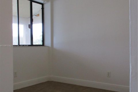 Condo in Oakland Park, Florida, 2 bedrooms  № 2024293 - photo 25