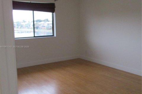 Condo in Oakland Park, Florida, 2 bedrooms  № 2024293 - photo 15