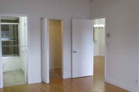 Condo in Oakland Park, Florida, 2 bedrooms  № 2024293 - photo 14