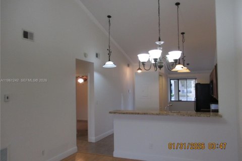 Condo in Oakland Park, Florida, 2 bedrooms  № 2024293 - photo 9