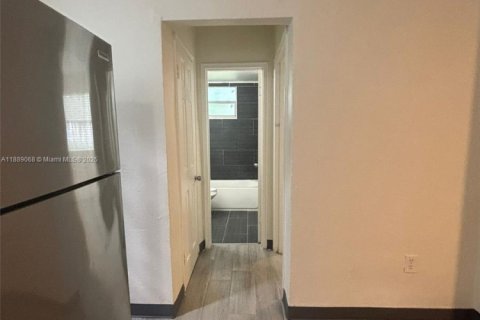 Снять в аренду квартиру в Майами, Флорида 1 спальня, 37.16м2, № 1944628 - фото 8