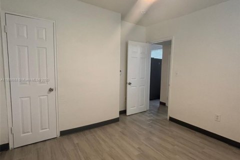 Снять в аренду квартиру в Майами, Флорида 1 спальня, 37.16м2, № 1944628 - фото 12