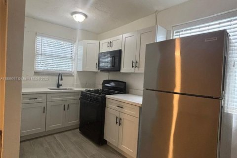 Снять в аренду квартиру в Майами, Флорида 1 спальня, 37.16м2, № 1944628 - фото 9