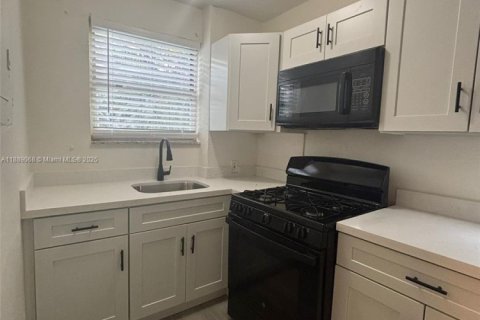 Снять в аренду квартиру в Майами, Флорида 1 спальня, 37.16м2, № 1944628 - фото 7