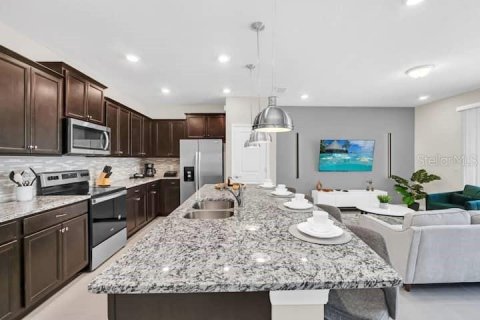 Townhouse in Davenport, Florida 5 bedrooms, 210.8 sq.m. № 1562757 - photo 14