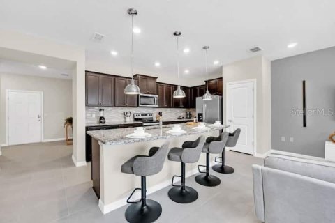 Townhouse in Davenport, Florida 5 bedrooms, 210.8 sq.m. № 1562757 - photo 10