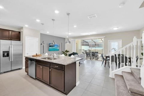 Townhouse in Davenport, Florida 5 bedrooms, 210.8 sq.m. № 1562757 - photo 12