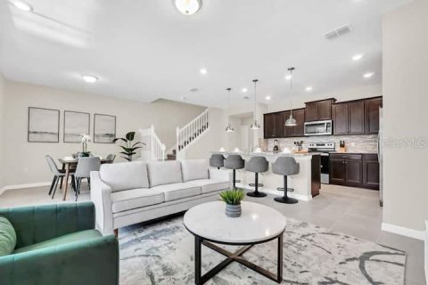 Townhouse in Davenport, Florida 5 bedrooms, 210.8 sq.m. № 1562757 - photo 5