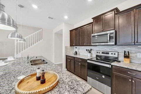 Townhouse in Davenport, Florida 5 bedrooms, 210.8 sq.m. № 1562757 - photo 13