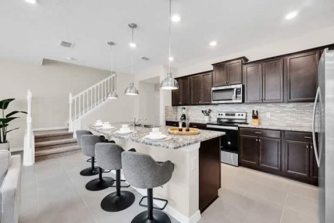 Townhouse in Davenport, Florida 5 bedrooms, 210.8 sq.m. № 1562757 - photo 15