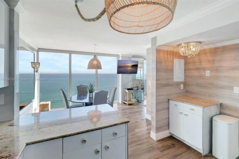 Снять в аренду кондоминиум в Майами-Бич, Флорида 2 спальни, 117.61м2, № 2034285 - фото 6