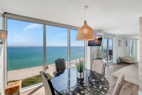 Снять в аренду кондоминиум в Майами-Бич, Флорида 2 спальни, 117.61м2, № 2034285 - фото 4