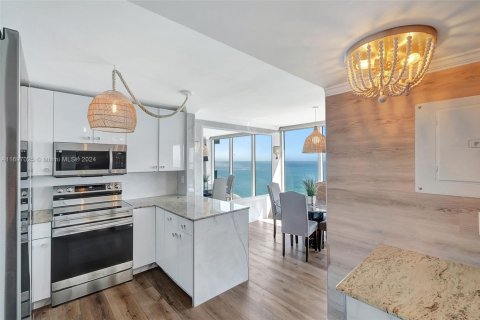 Снять в аренду кондоминиум в Майами-Бич, Флорида 2 спальни, 117.61м2, № 2034285 - фото 5