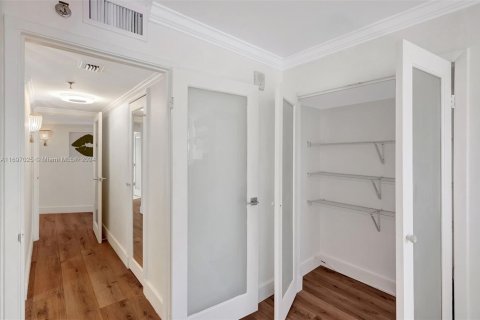 Снять в аренду кондоминиум в Майами-Бич, Флорида 2 спальни, 117.61м2, № 2034285 - фото 13