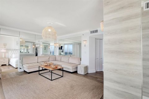 Снять в аренду кондоминиум в Майами-Бич, Флорида 2 спальни, 117.61м2, № 2034285 - фото 2