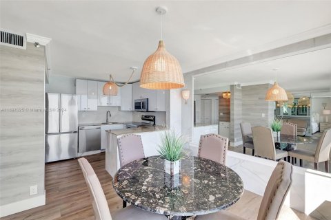 Снять в аренду кондоминиум в Майами-Бич, Флорида 2 спальни, 117.61м2, № 2034285 - фото 3