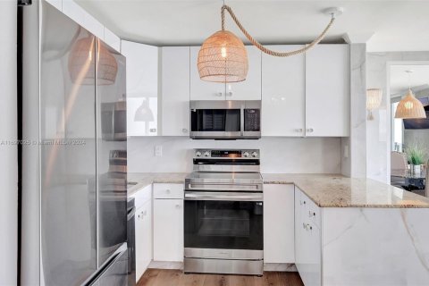 Снять в аренду кондоминиум в Майами-Бич, Флорида 2 спальни, 117.61м2, № 2034285 - фото 15