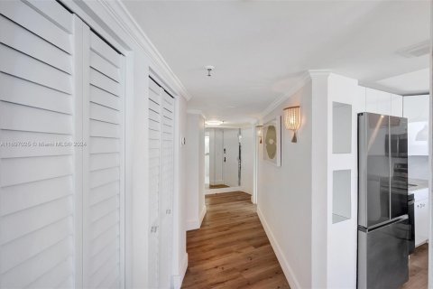 Снять в аренду кондоминиум в Майами-Бич, Флорида 2 спальни, 117.61м2, № 2034285 - фото 16