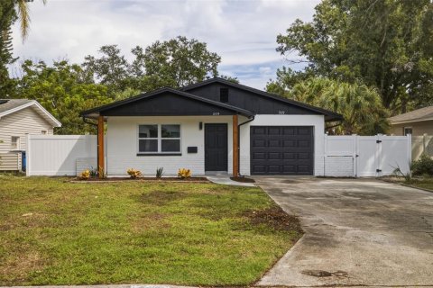 House in Saint Petersburg, Florida 2 bedrooms, 96.43 sq.m. № 2355007