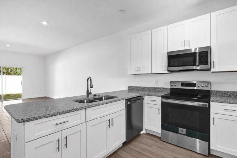 Touwnhouse à vendre à Davenport, Floride: 4 chambres, 189.06 m2 № 2438382 - photo 10