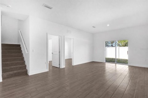 Touwnhouse à vendre à Davenport, Floride: 4 chambres, 189.06 m2 № 2438382 - photo 6