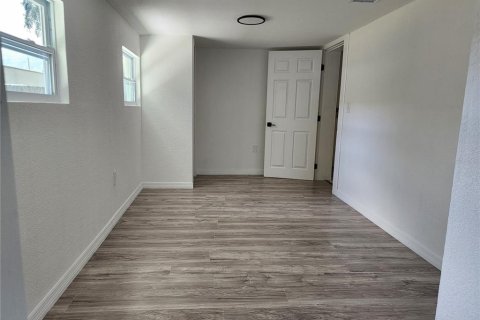Casa en venta en Port Richey, Florida, 4 dormitorios, 117.99 m2 № 1910699 - foto 11