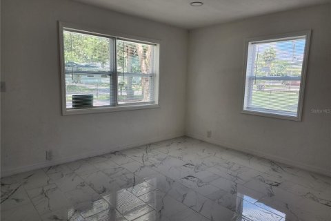 Casa en venta en Port Richey, Florida, 4 dormitorios, 117.99 m2 № 1910699 - foto 5