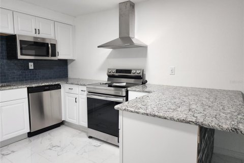 Casa en venta en Port Richey, Florida, 4 dormitorios, 117.99 m2 № 1910699 - foto 3