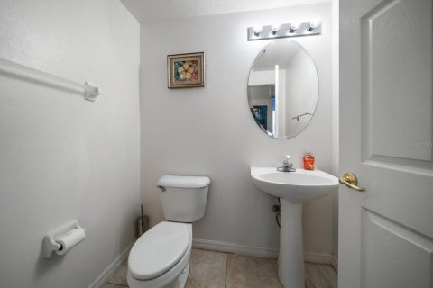 House in Tampa, Florida 4 bedrooms, 269.42 sq.m. № 1803263 - photo 24