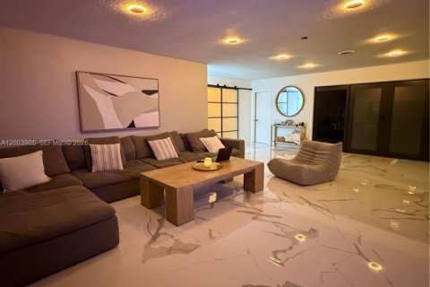 Villa ou maison à vendre à North Miami Beach, Floride: 4 chambres, 190.64 m2 № 2069400 - photo 3