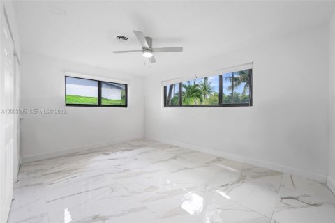 Villa ou maison à vendre à North Miami Beach, Floride: 4 chambres, 190.64 m2 № 2069400 - photo 9