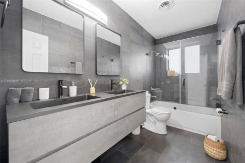 Villa ou maison à vendre à North Miami Beach, Floride: 4 chambres, 190.64 m2 № 2069400 - photo 7