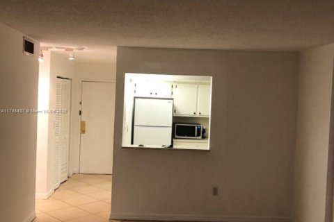 Copropriété à vendre à North Miami Beach, Floride: 1 chambre, 66.89 m2 № 1958897 - photo 2