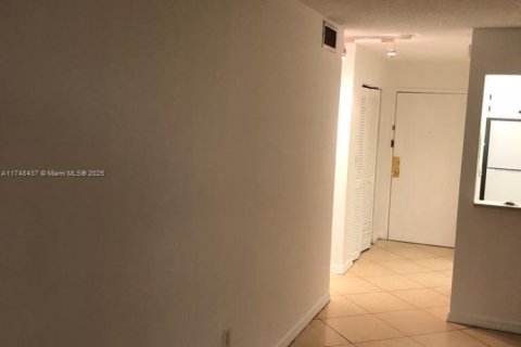 Copropriété à vendre à North Miami Beach, Floride: 1 chambre, 66.89 m2 № 1958897 - photo 6
