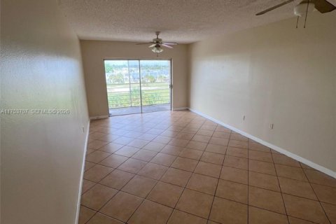 Condo in Lauderdale Lakes, Florida, 1 bedroom № 1693476 - photo 11