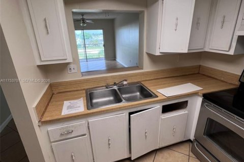 Condo in Lauderdale Lakes, Florida, 1 bedroom № 1693476 - photo 12