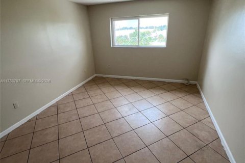 Condo in Lauderdale Lakes, Florida, 1 bedroom № 1693476 - photo 8