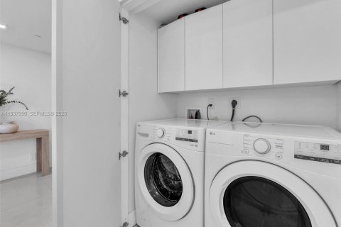 Condominio en venta en Aventura, Florida, 3 dormitorios, 175.31 m2 № 1995114 - foto 26