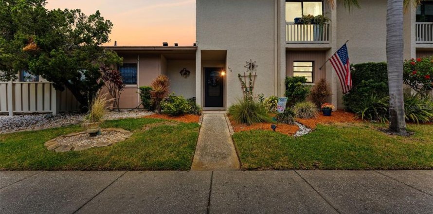 Townhouse in Oldsmar, Florida 3 bedrooms, 163.04 sq.m. № 1623009